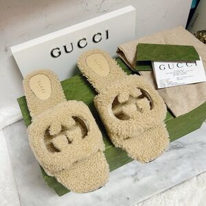 Authentic Gucci Beige Shearling GG Open-Toe Slides / Sandals